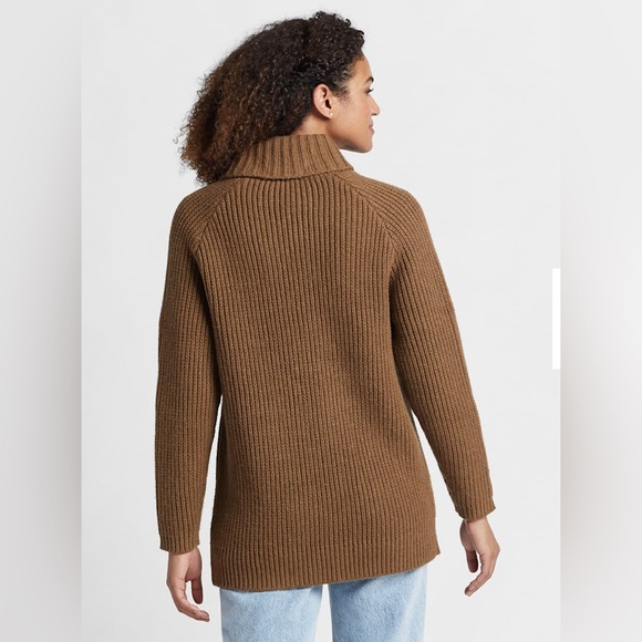 Pendleton Knit of thick, warm lambswool can double as a jacket with Two pockets - Picture 3 of 4